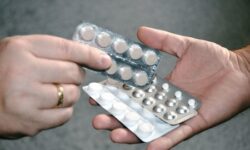 Медики назвали частую ошибку пациентов при приеме лекарств