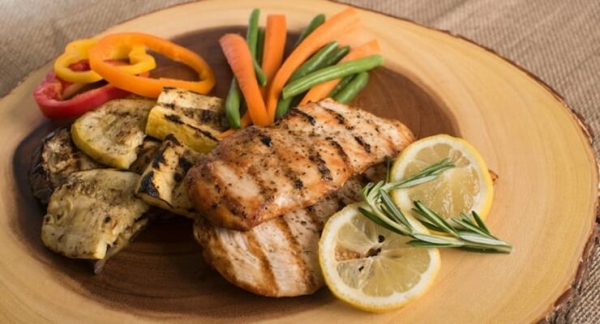 5 лучших и худших белковых продуктов для похудения, согласно диетологам