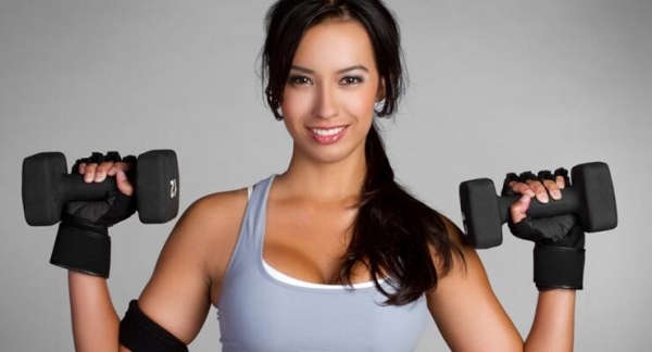 Для красивой осанки: 10 упражнений на плечи, доступных в домашних условиях (ВИДЕО)