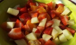 Врач Калинчев заявил, что употребление только овощей и фруктов ведет к ожирению