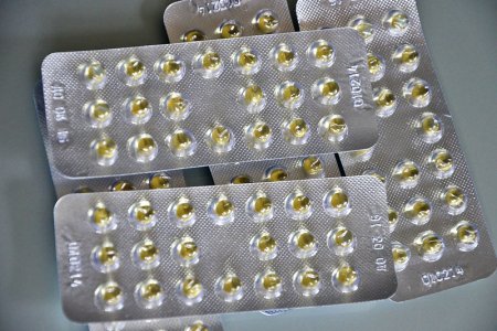 Врачи объяснили, как определить на глаз, что лекарство испорчено