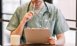 Онколог сообщил о симптомах, которые указывают на рак печени