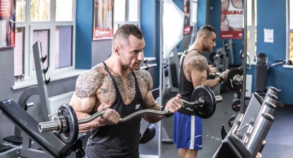 Силовые тренировки: что это такое, в чем польза и вред, как заниматься правильно (видео) Силовые тренировки: что это такое, в чем польза и вред, как заниматься правильно (видео)